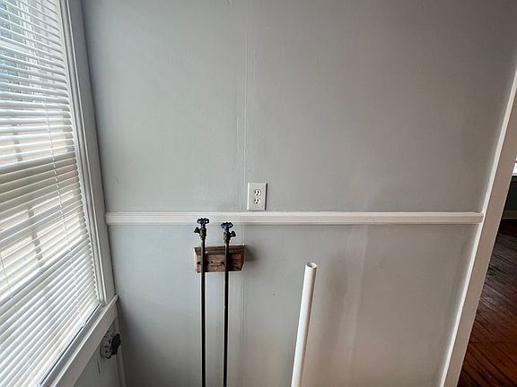 5th image of 1105 Berry St