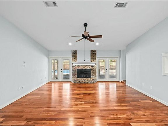 5th image of 1100 Phyllis Ave