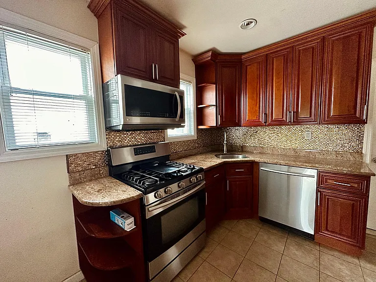57 Willoughby Ave — Photo 30