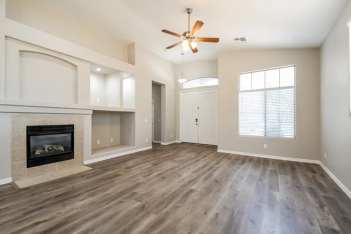 6614 W Rowel Rd — Photo 3