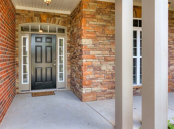 2nd image of 863 Wickham Dr