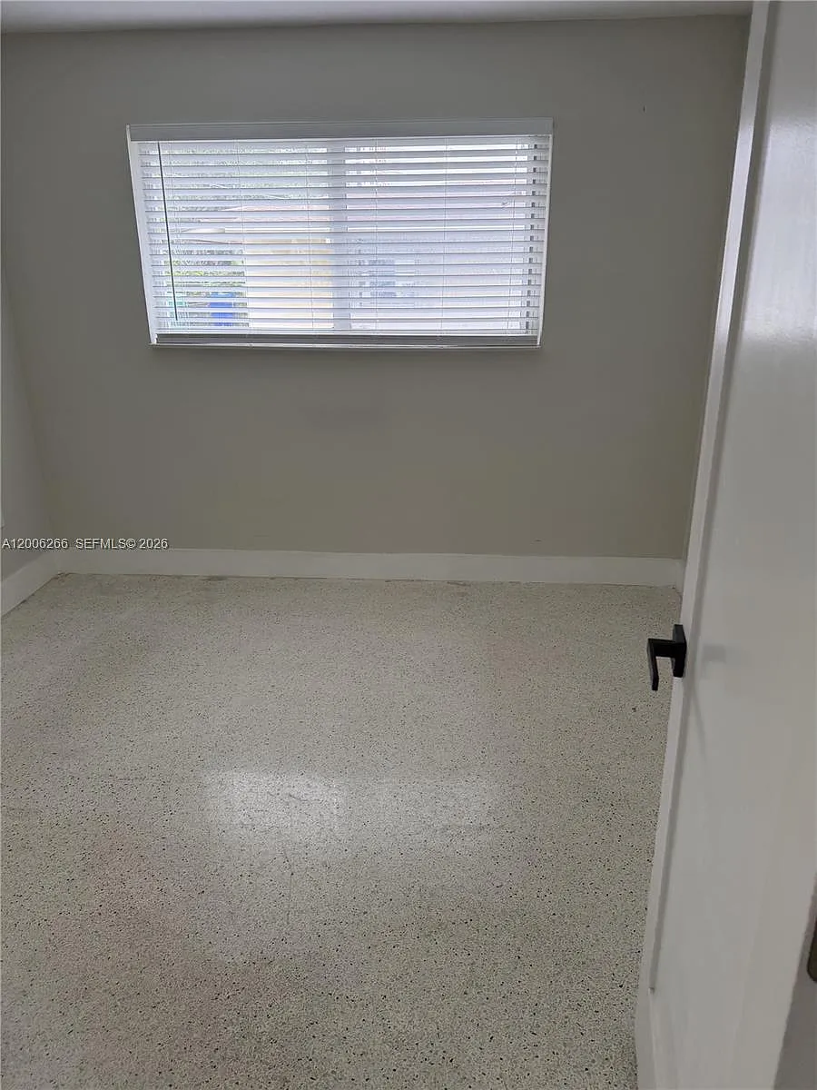 Building Photo - 3530 SW 22nd Ter #1