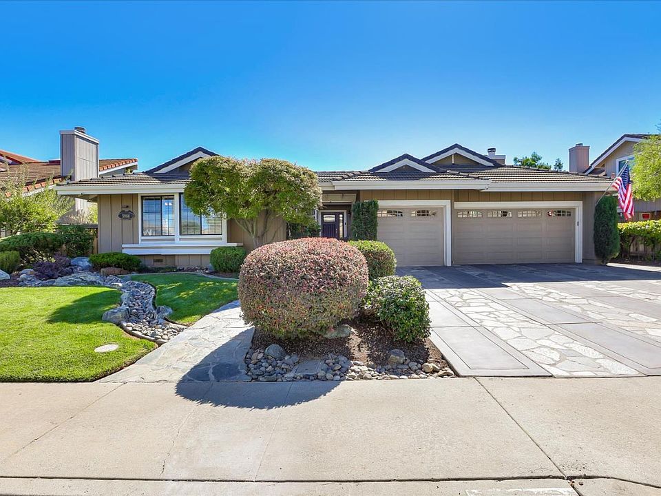 1st image of 5966 Thorntree Dr