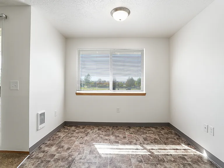 Waverly Square Apartments — Photo 30