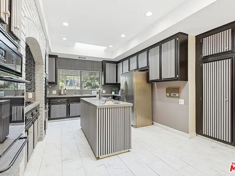 11410 Canton Dr — Photo 10