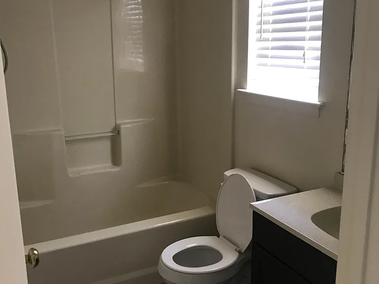 228 Abingdon Cir — Photo 4
