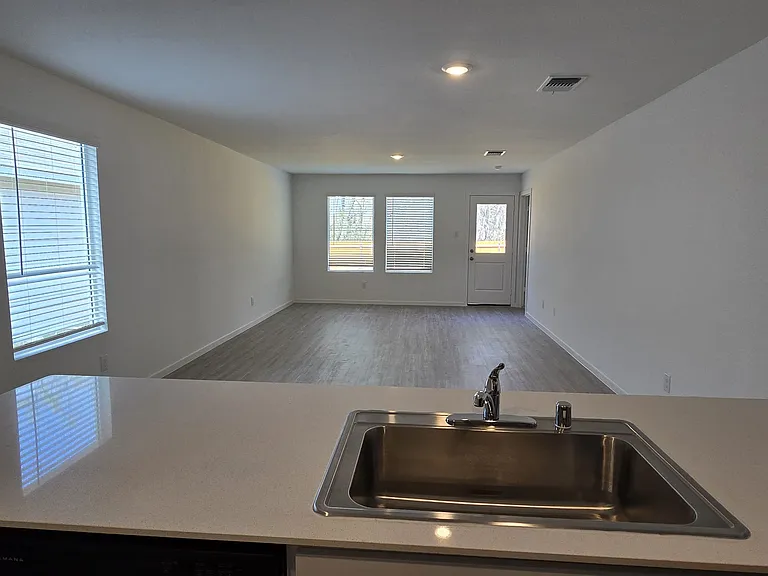 1305 Salton Ln — Photo 12
