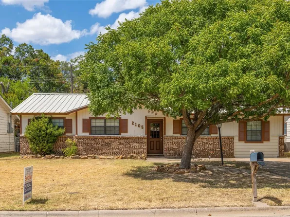 2105 13th St, Brownwood, TX 76801