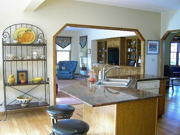 4th image of 1180 Winterberry Ln