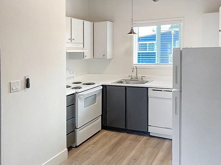 Vose Apartments — Photo 11