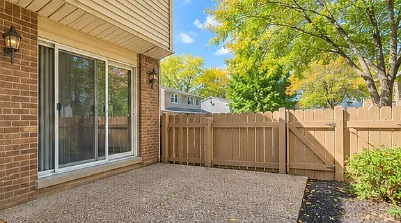 3 bed, 2.5 bath, 1440 sqft, $2,300 — Photo 3