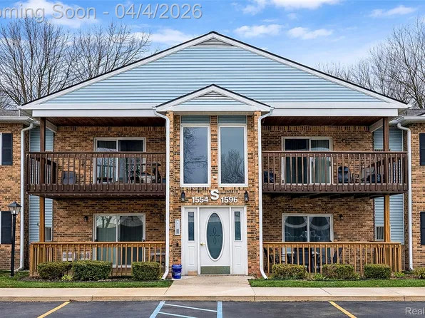 1584 Shoemaker Dr, Westland, MI 48185