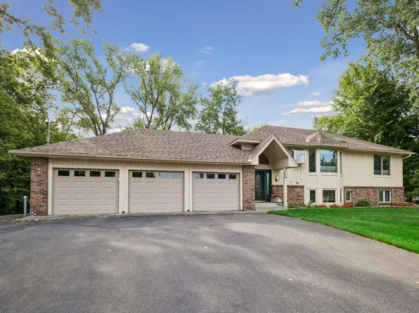 7 Kaiser Ave, Medicine Lake, MN 55441