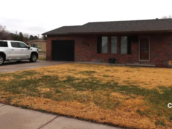 1716 N Glenellen Dr, Garden City, KS 67846