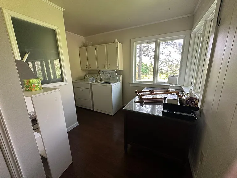914 Middle Rd — Photo 6