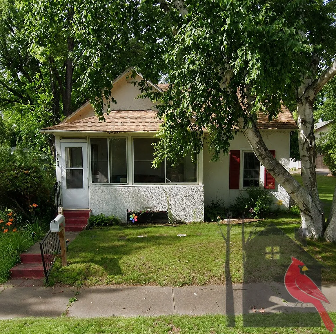 Adorable Two Bedroom With Lake View — Photo 1