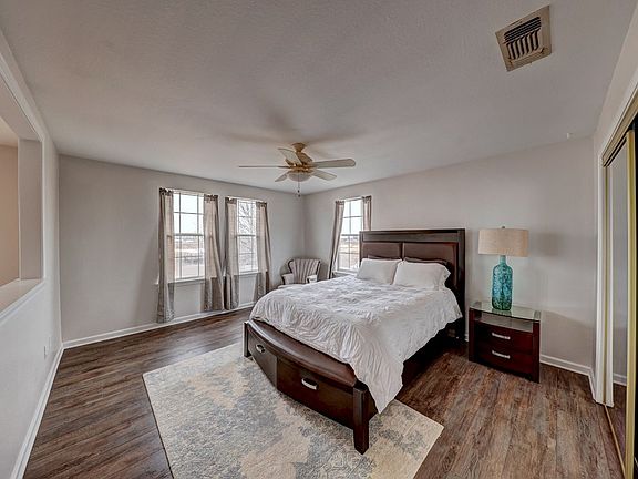 5th image of 2109 W Mosley Loop