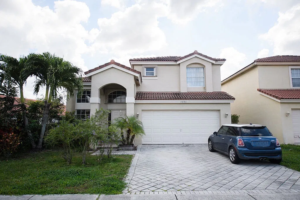 Miramontes Cir, Wellington — Photo 1