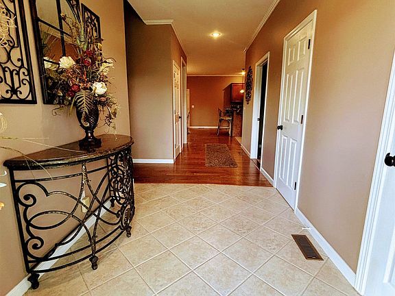 5th image of 101 Bluebird Ln