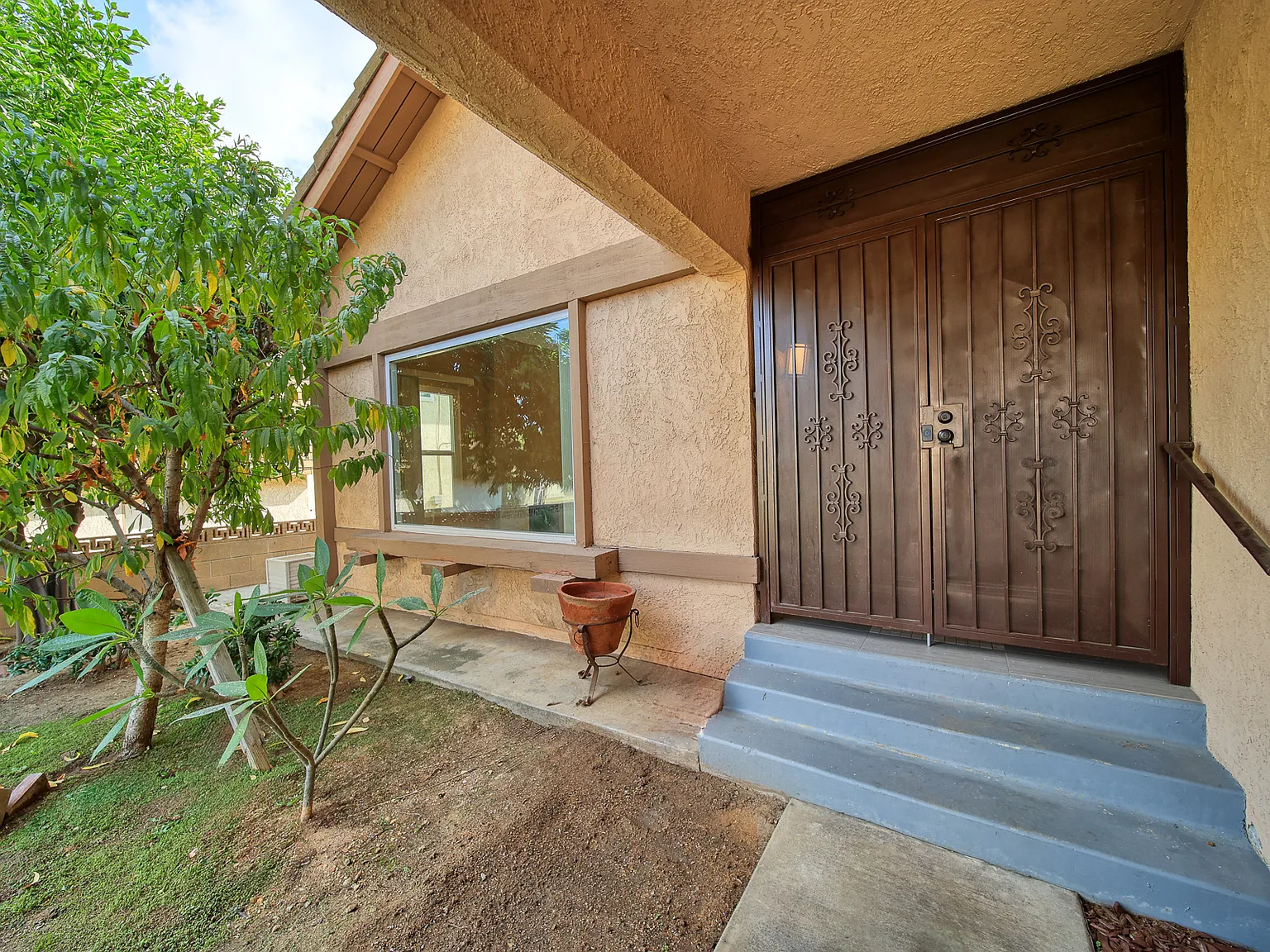 4 bed, 2445 sqft, $5,200 — Photo 4
