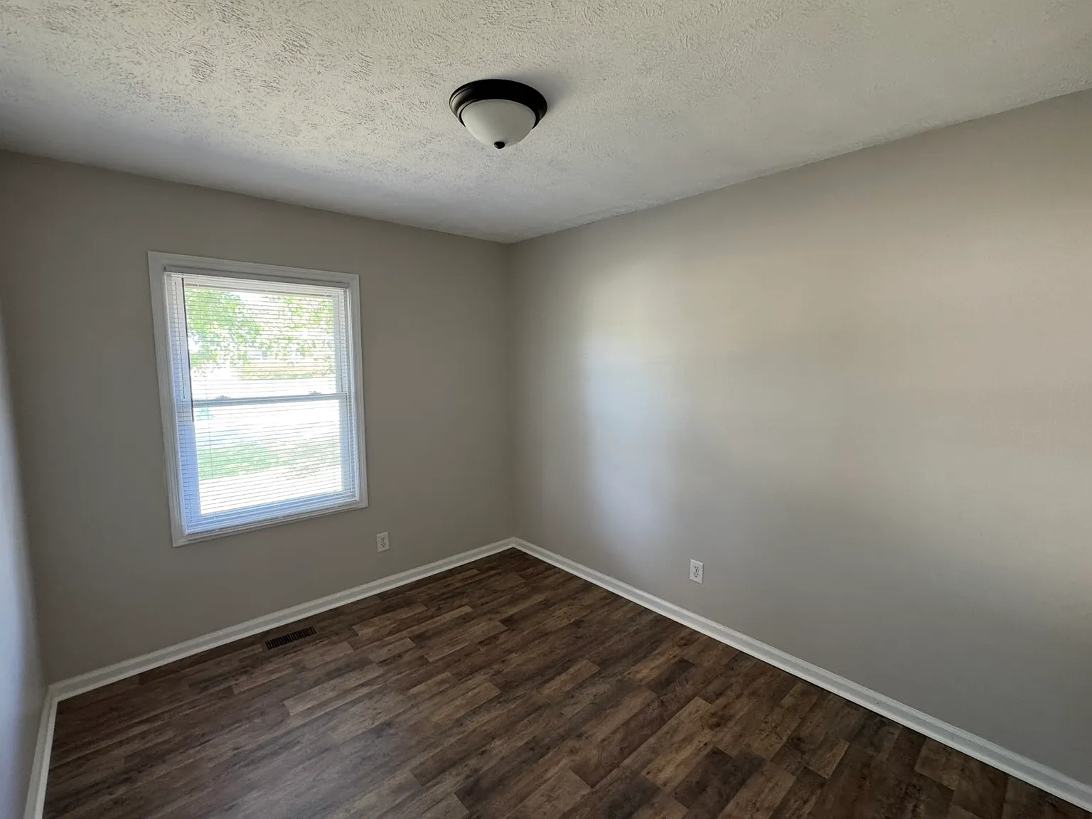 4 bed, $1,500 — Photo 4