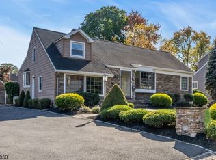 31 Meadow Rd, Clark, NJ 07066