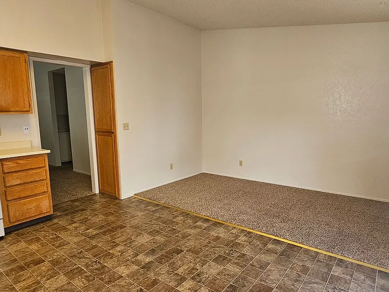 2376 Fieldcrest Dr — Photo 5