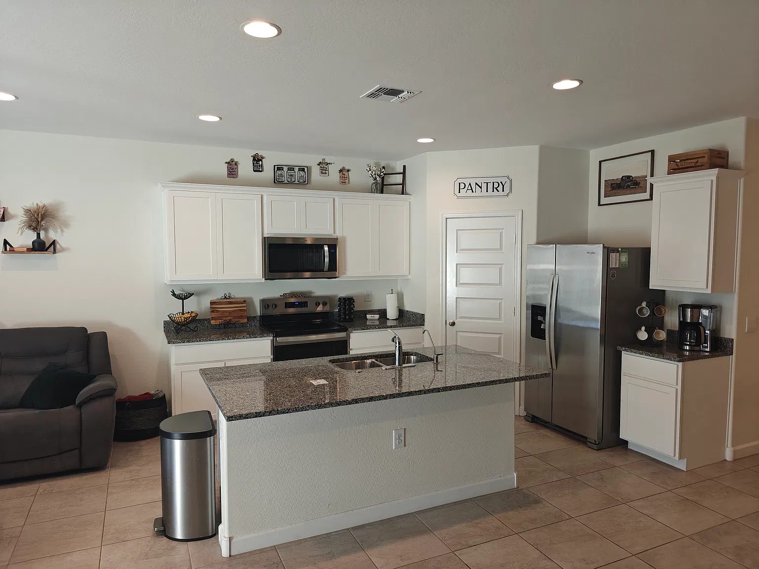 4 bed, 1790 sqft, $2,295 — Photo 2