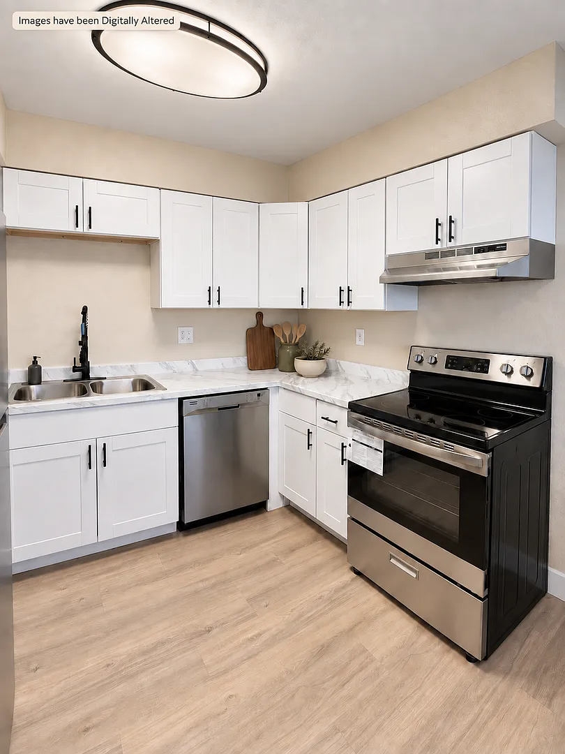 Pond Place Apts — Photo 3