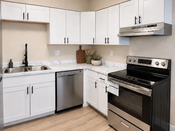Pond Place Apts, 156 Pond Pl APT 23, Vista, CA 92083
