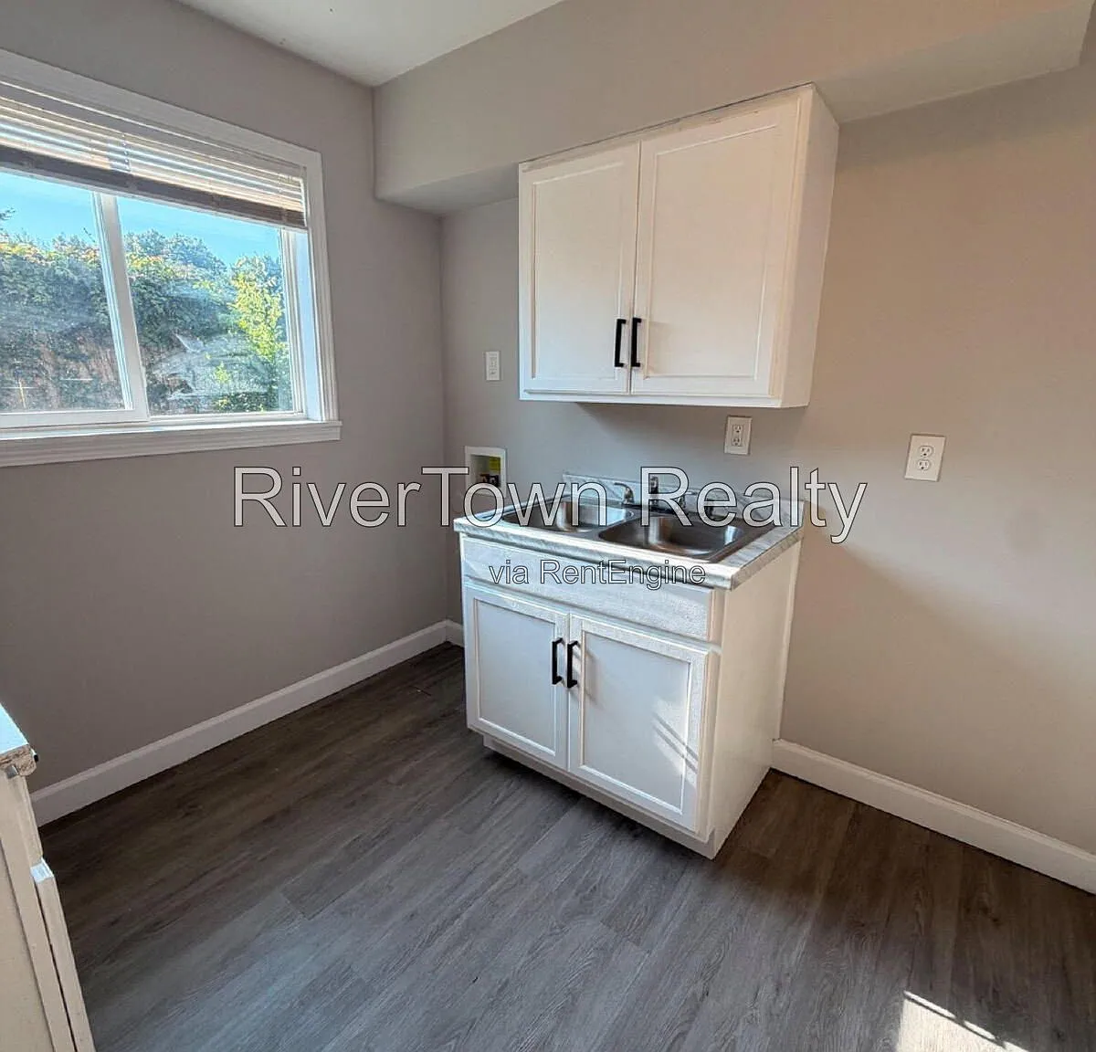 2 bed, 1.0 bath, 728 sqft, $750 — Photo 2