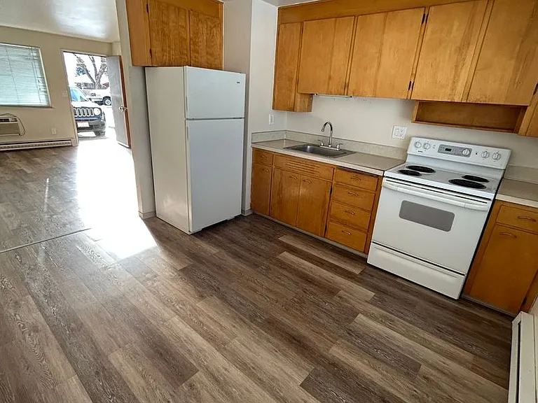 823 E Allyn St — Photo 5