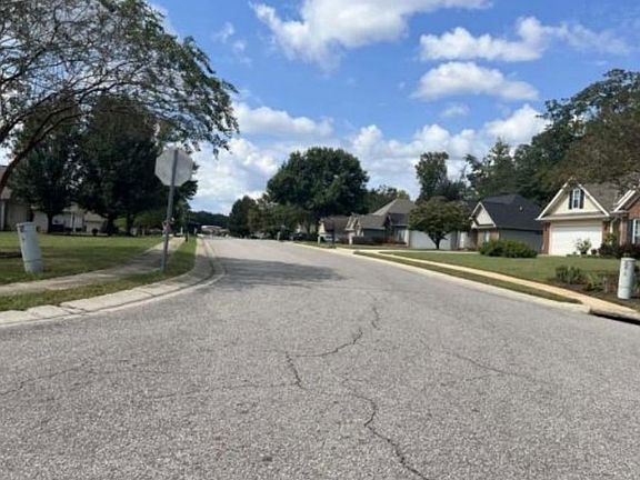 Exterior Neighborhood (street photo)
