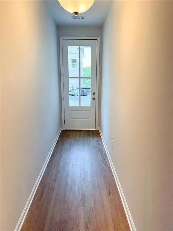 3 bed, 3.0 bath, 2046 sqft, $2,650 — Photo 3