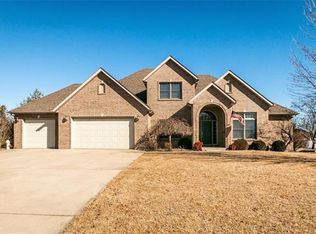 1712 Shadow Rdg, Columbia, IL 62236