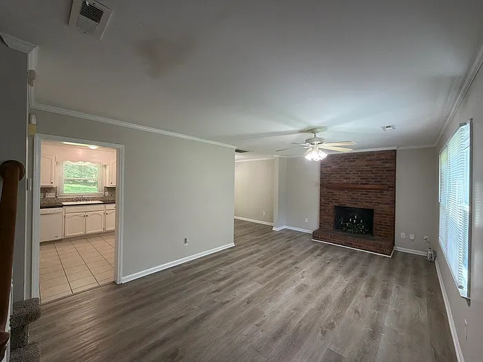4 bed, 2.5 bath, 1509 sqft, $2,100 — Photo 2