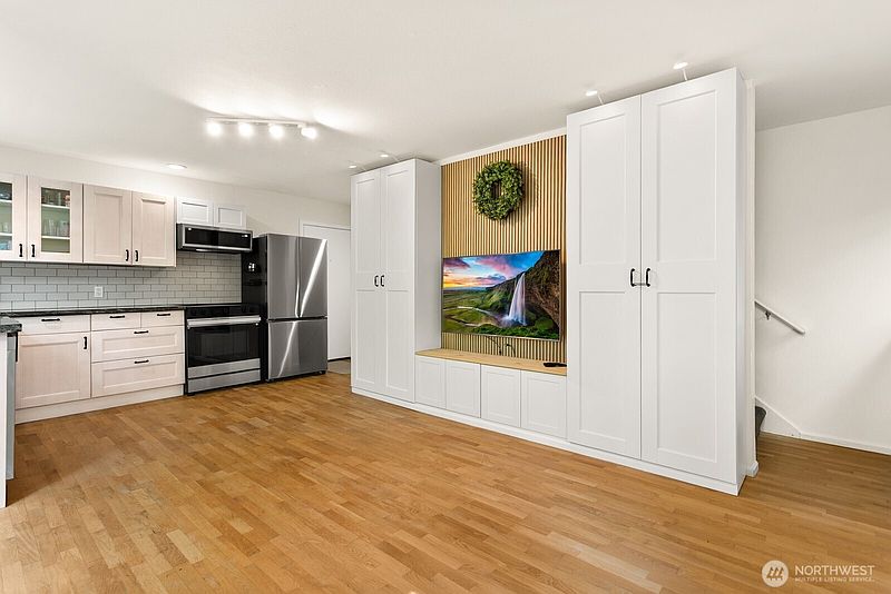 5th image of 3406 W Government Way #3