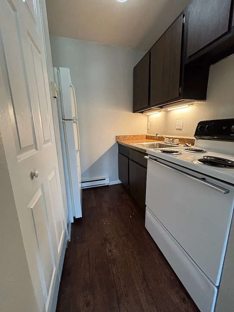 Tecumseh Townhomes - 700-B — Photo 2