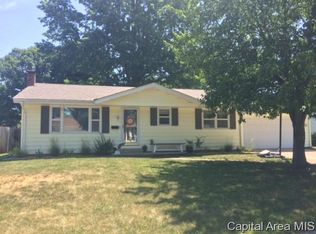 24 Crestwood Dr, Jacksonville, IL 62650