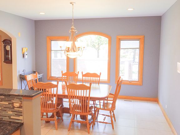 5th image of 30 Whippoorwill Ct