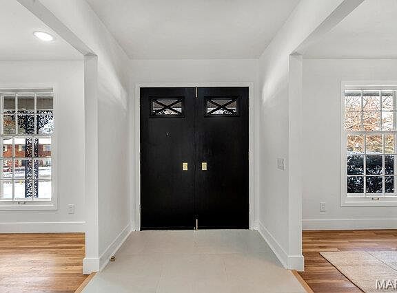 4th image of 487 Runnymede Dr