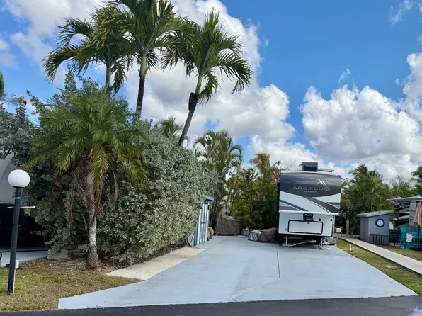 150 Smallwood Dr #88, Chokoloskee, FL 34138