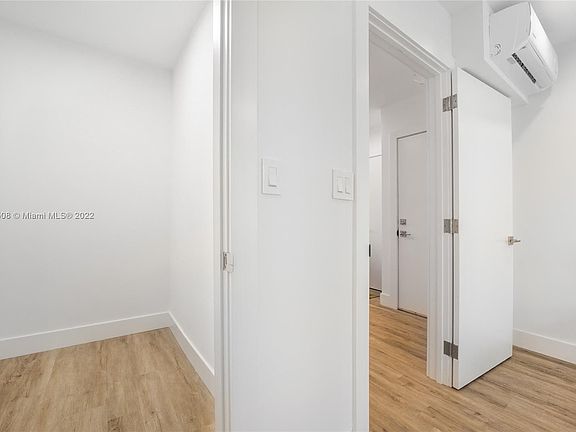 4th image of 1407 Meridian Ave #11