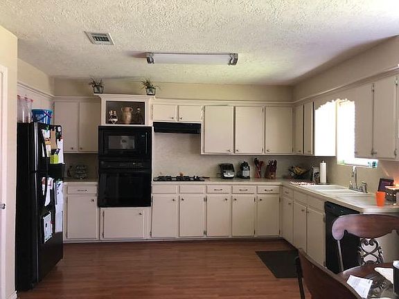 2nd image of 3201 Brookwood Ct