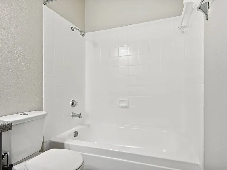 Blakely Apartments — Photo 87