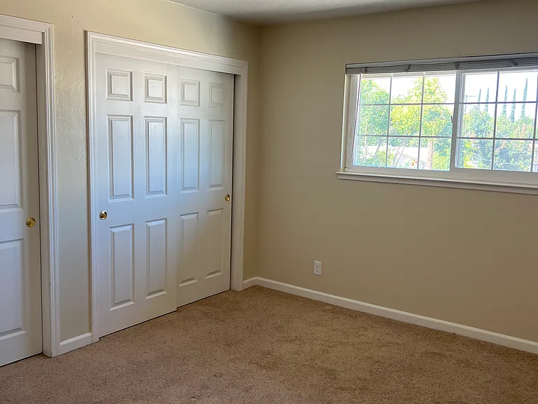 204 Talisman Dr — Photo 36