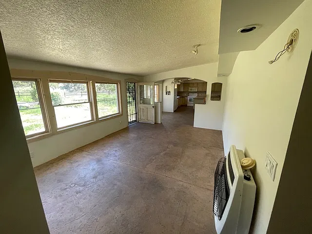 3 bed, 2168 sqft, $2,400 — Photo 3