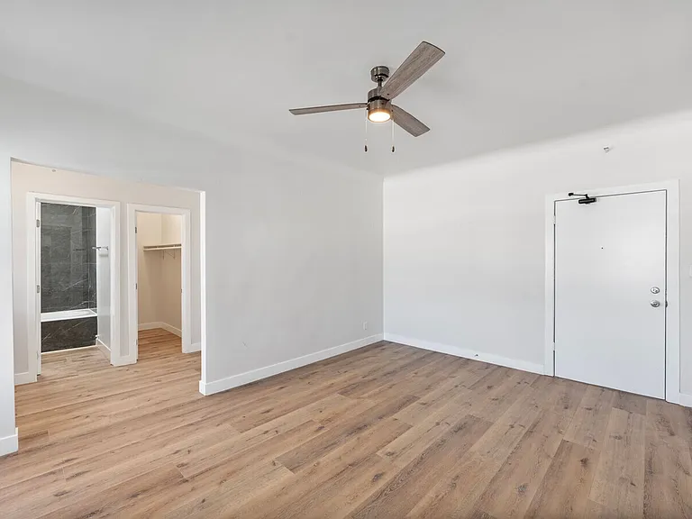 247 S Alexandria Ave — Photo 2