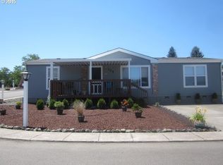 135 SE Country Side Ln, Winston, OR 97496