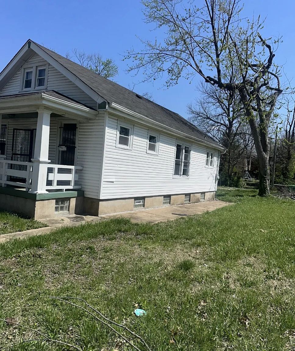 3 bed, 960 sqft, $1,200 — Photo 1